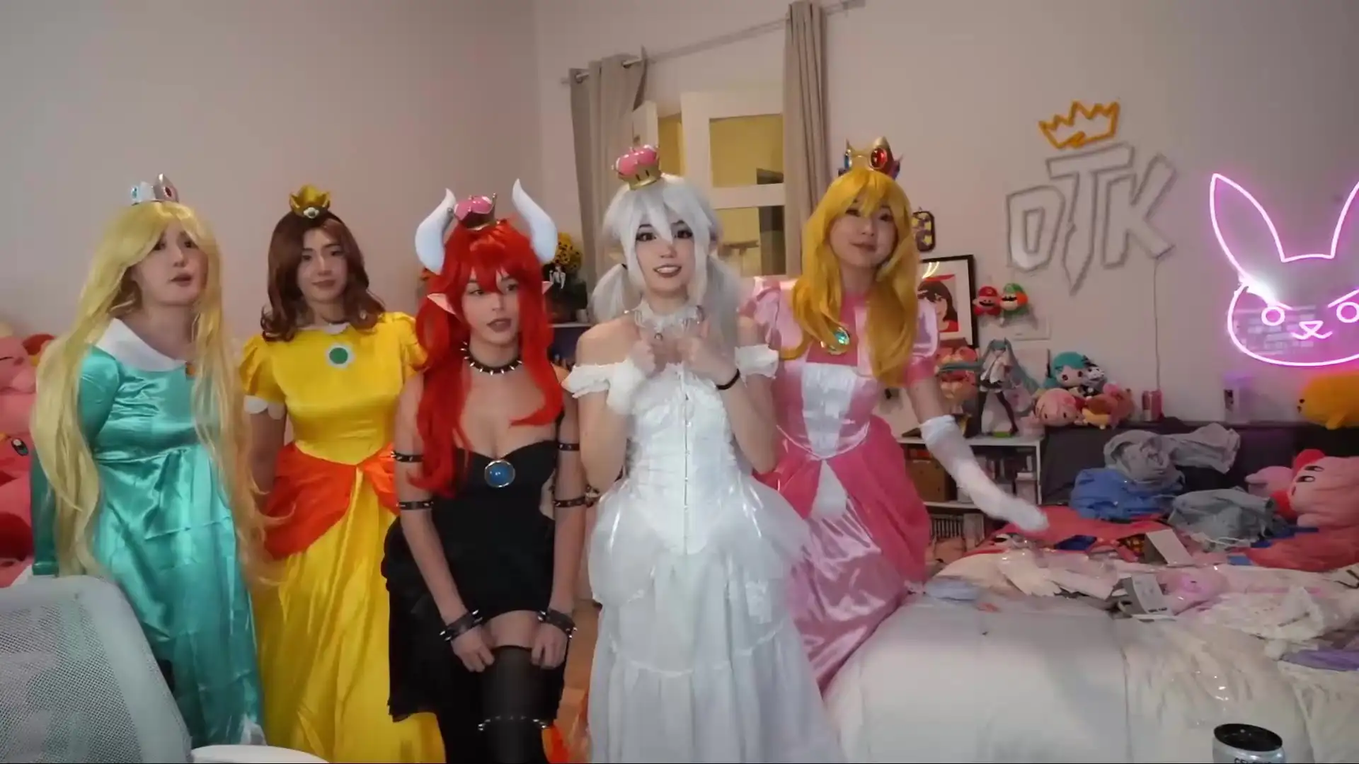 Emiru, Valkyrae, Fuslie, Chocobars & AngelsKimi - Princess